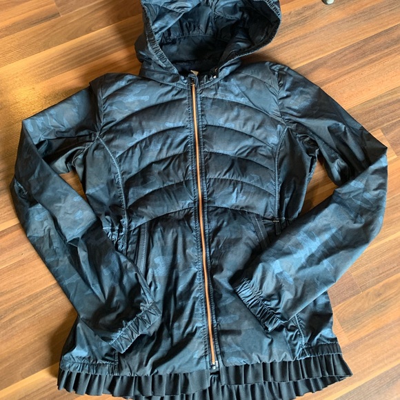 Beautiful size 8 black camo jacket with rose gold zipper - Picture 2 of 3